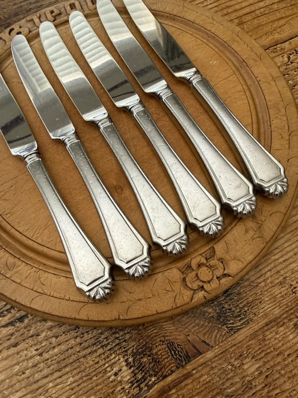 Beautiful Set of 6 Oneida Stainless Steel Dinner Knives | Henley Design